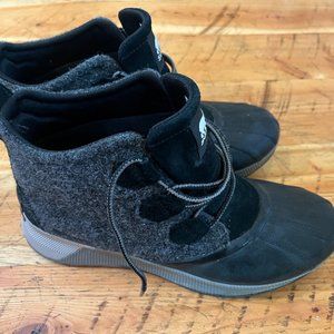 Sorel Women's out n about boots - barely worn
